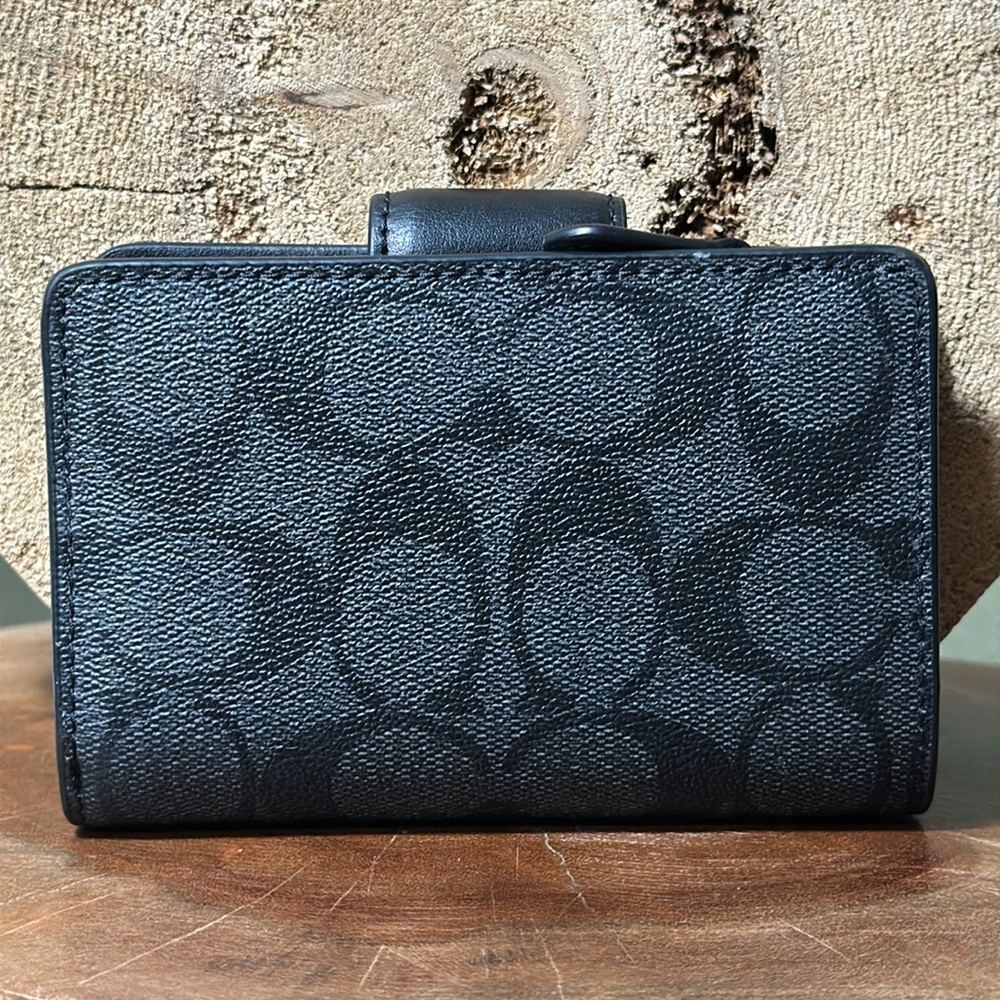 *LIKE NEW* COACH Signature Medium Corner Zip Wallet - Picture 3 of 15